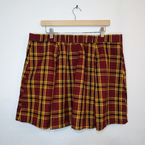 Harry Potter Gryffindor Pleated Plaid Skirt - Picture 4 of 9